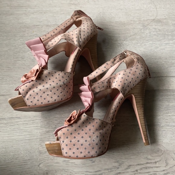 Betsy Johnson Polkadot Heels size 8.5 - Picture 3 of 6